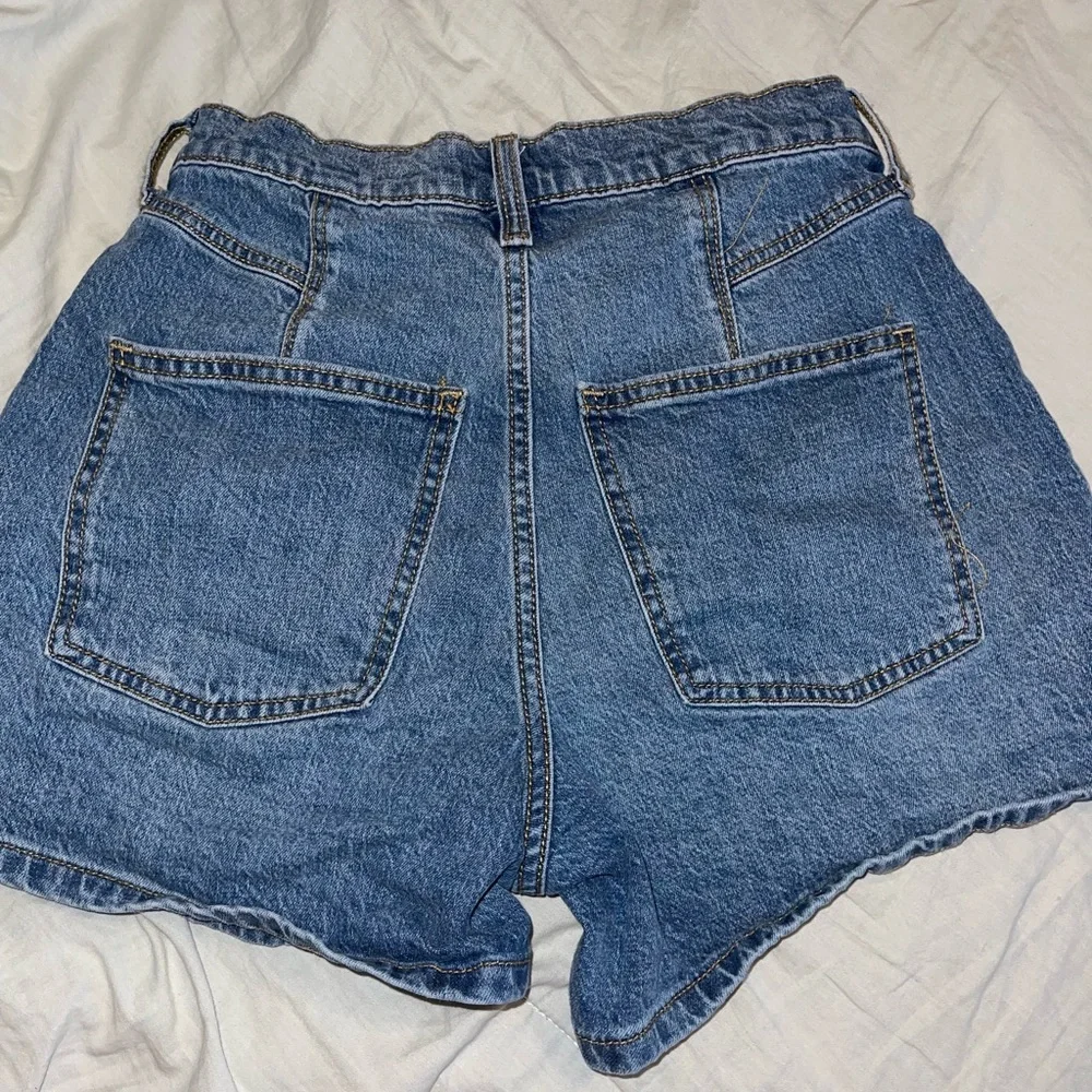 Universal thread shorts - Picture 1 of 4